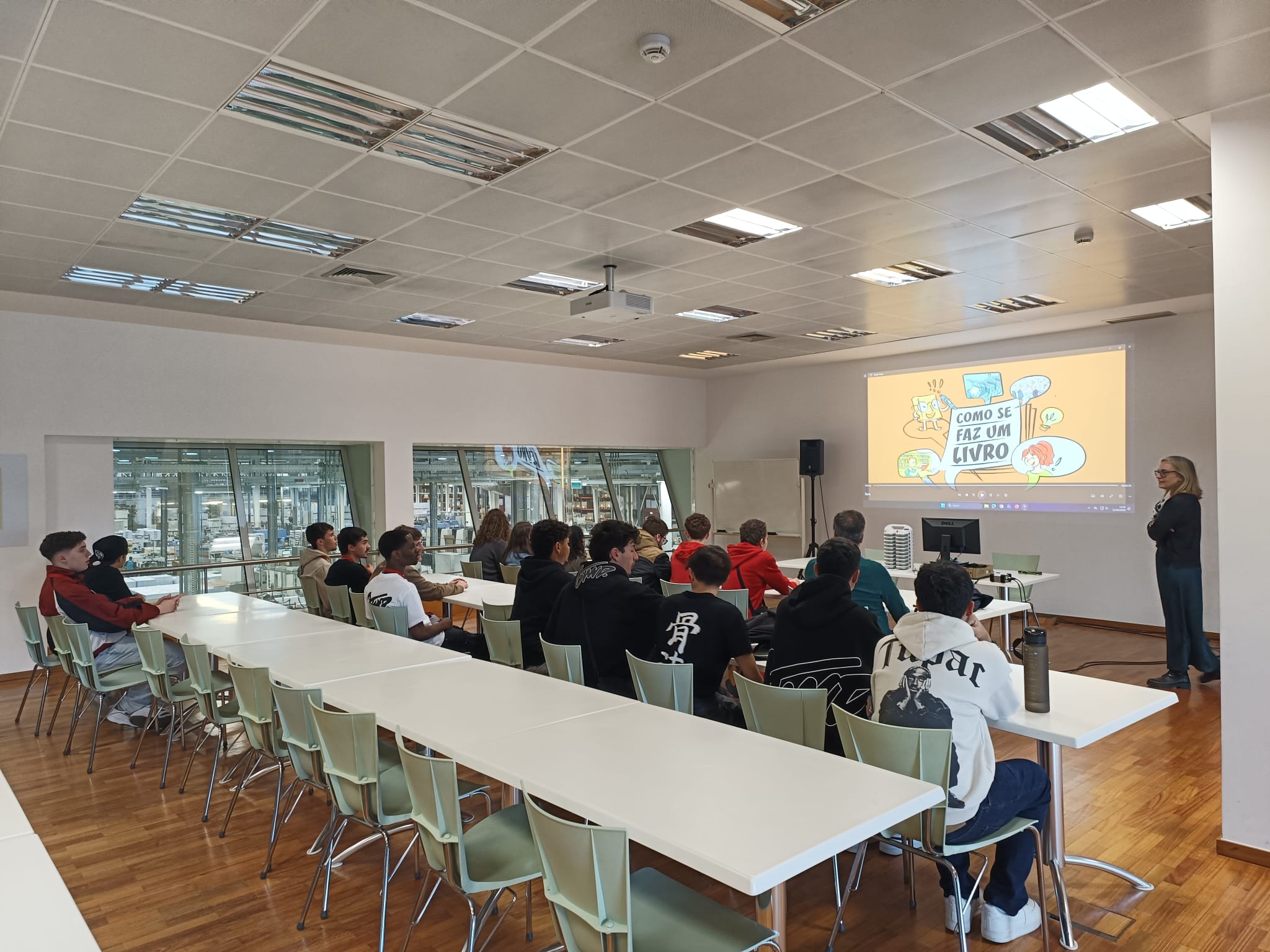 Visita de Estudo à Porto Editora